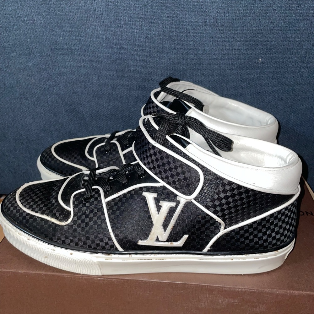 Used men’s Louis Vuitton sneakers size 10